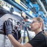 57% українських біженців в Європі мають роботу, але 60% працюють нижче кваліфікації