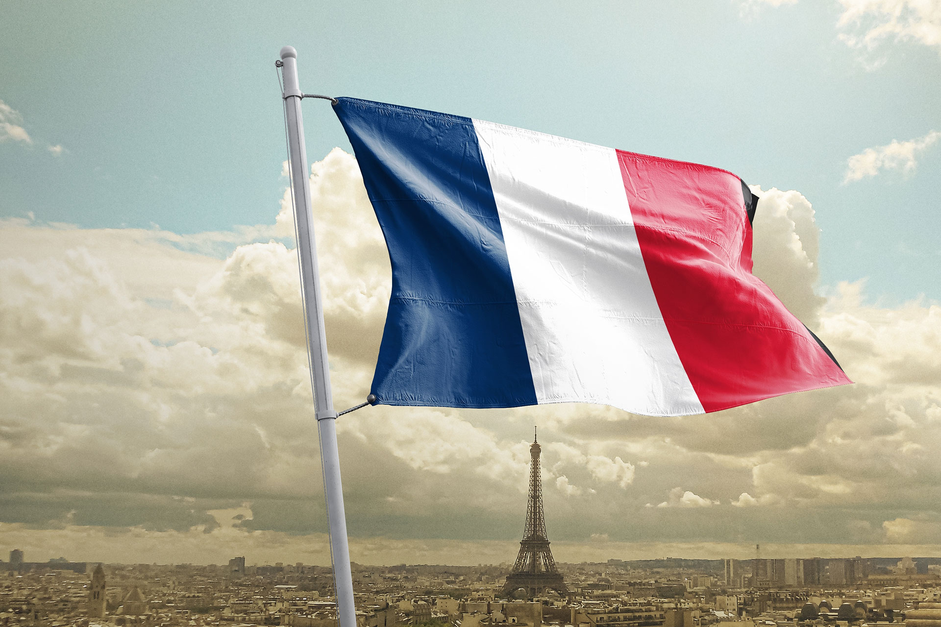 Франція з 1 травня різко підвищує збори за посвідку на проживання та громадянство