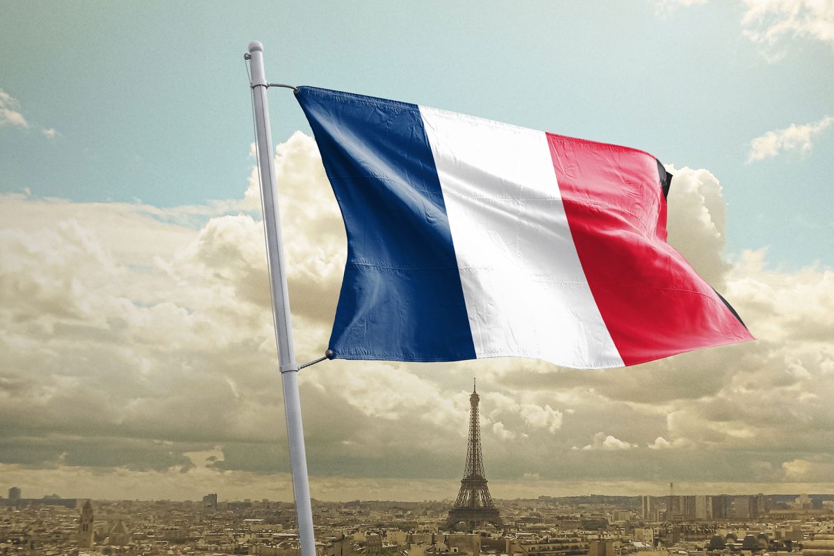 Франція з 1 травня різко підвищує збори за посвідку на проживання та громадянство